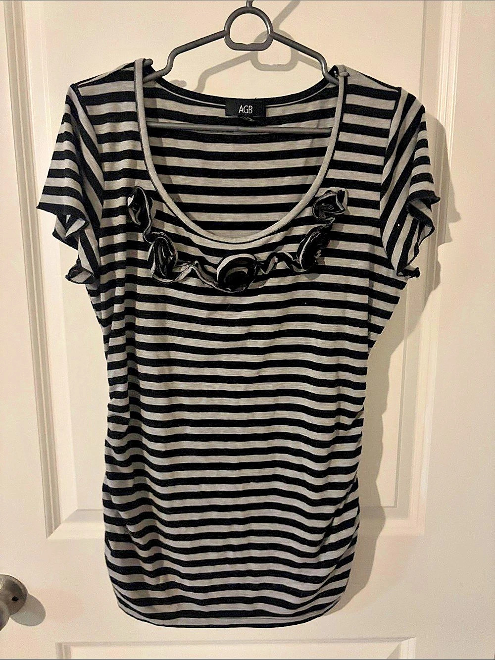 AGB Striped Short Sleeve Top in Black & Gray Size Large
